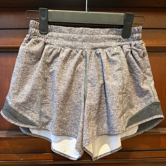 Lululemon Hotty Hot Low Rise Shorts 4” — Size 4, Heather Grey - Picture 1 of 3